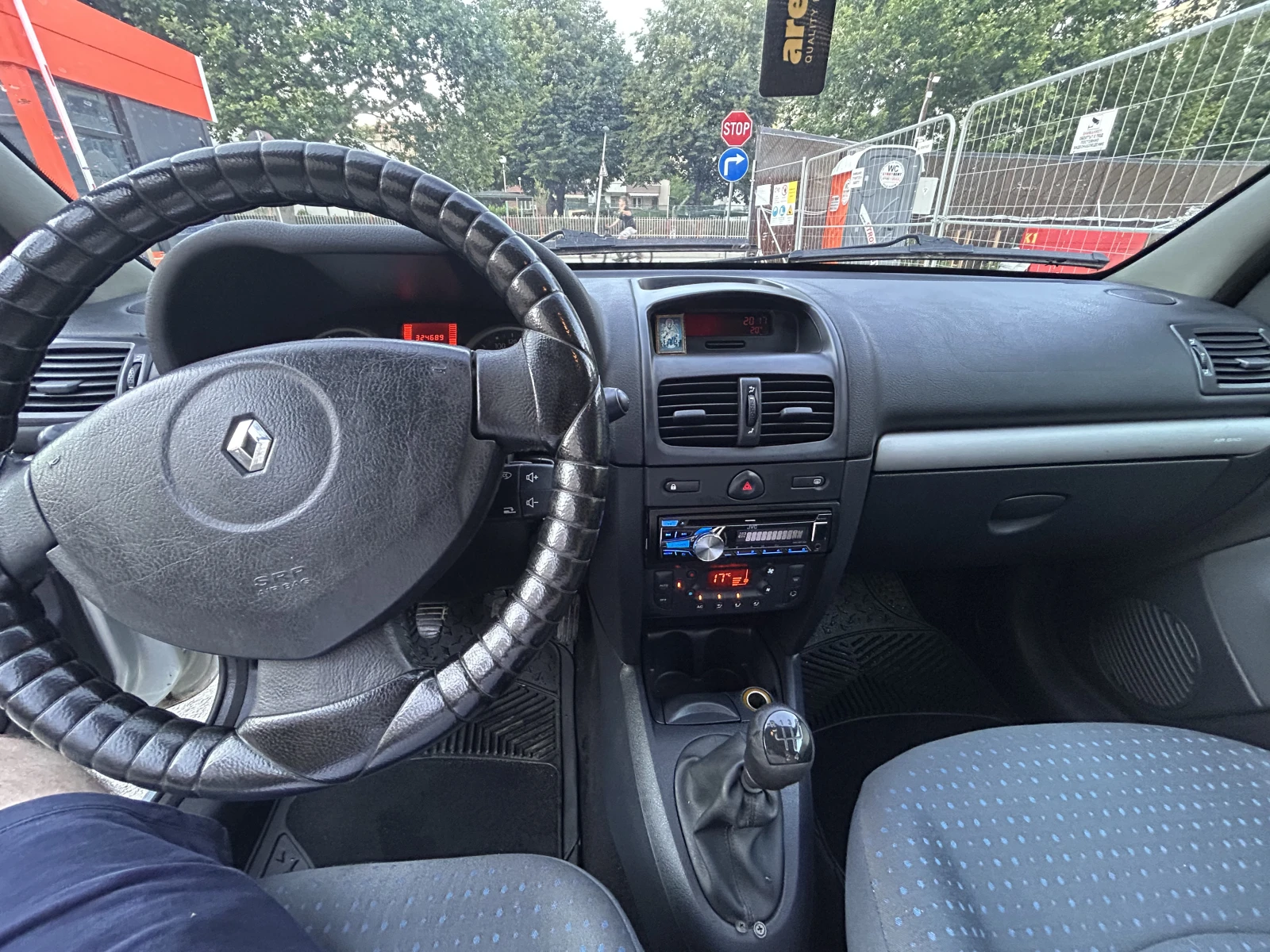 Renault Clio 1.5dCI, снимка 10 - Автомобили и джипове - 54933104