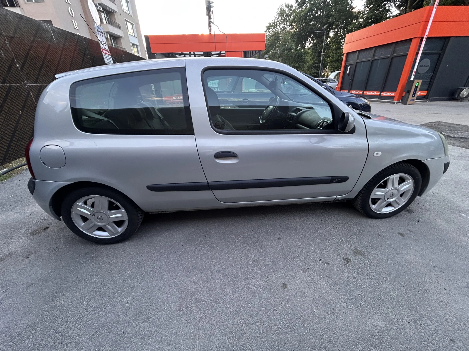Renault Clio 1.5dCI, снимка 2 - Автомобили и джипове - 54933104