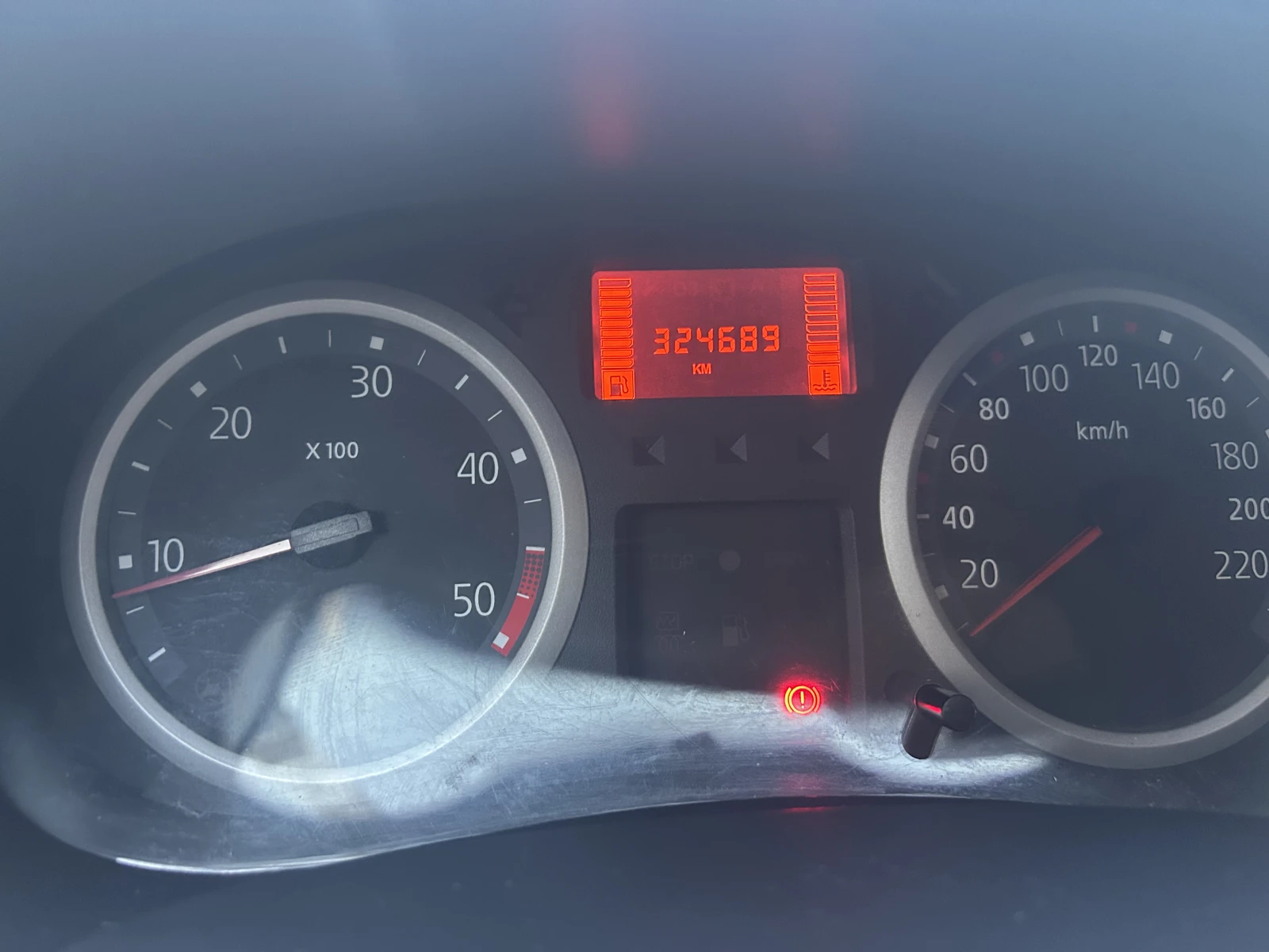 Renault Clio 1.5dCI, снимка 11 - Автомобили и джипове - 54933104