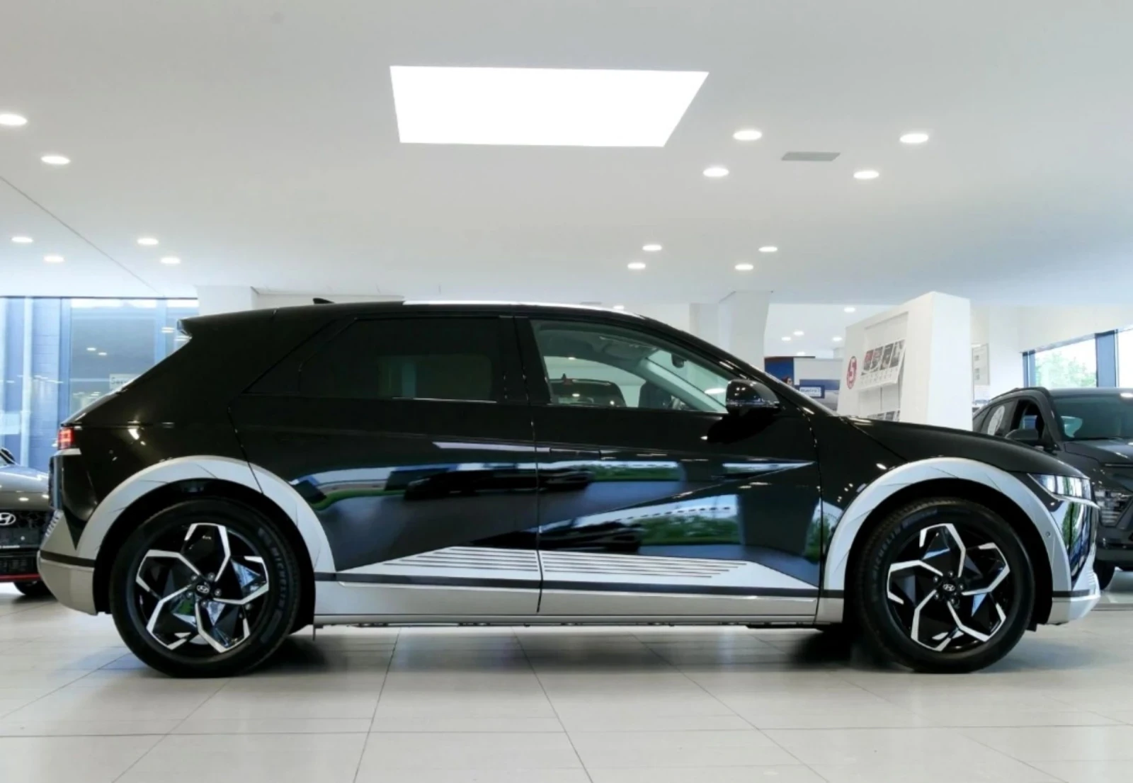 Hyundai Ioniq 5 AWD/73KWhUniq/В ГАРАНЦИЯ, снимка 2 - Автомобили и джипове - 54952934