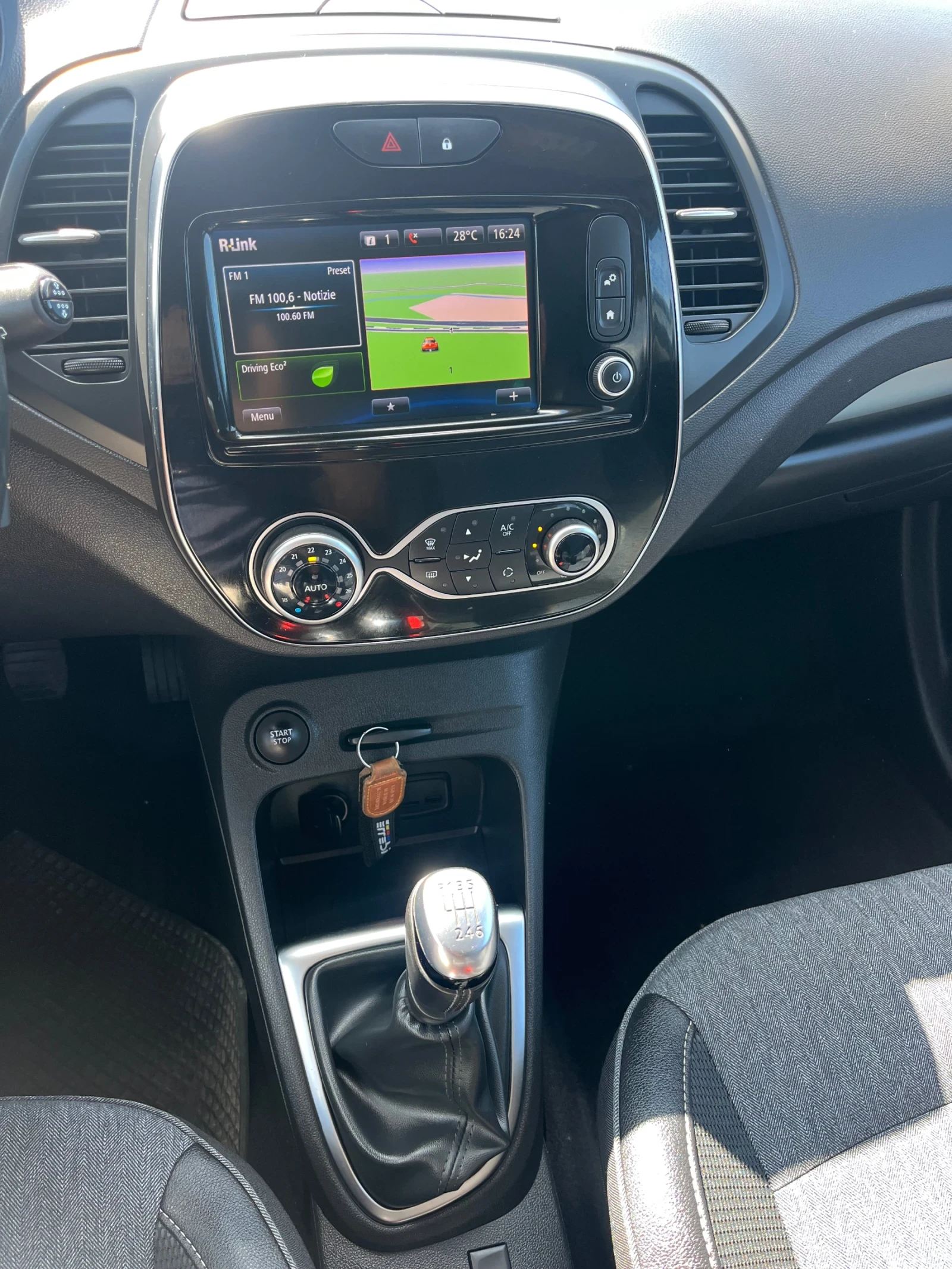 Renault Captur, снимка 6 - Автомобили и джипове - 55140803