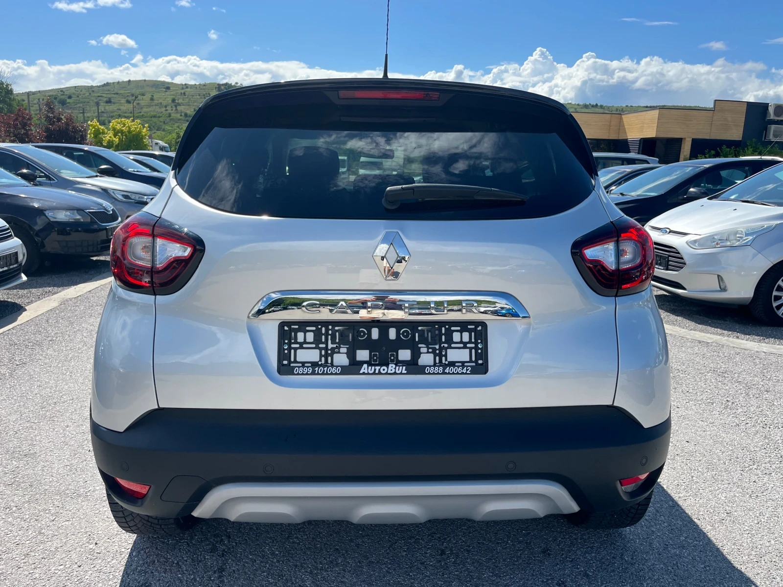 Renault Captur, снимка 2 - Автомобили и джипове - 55140803