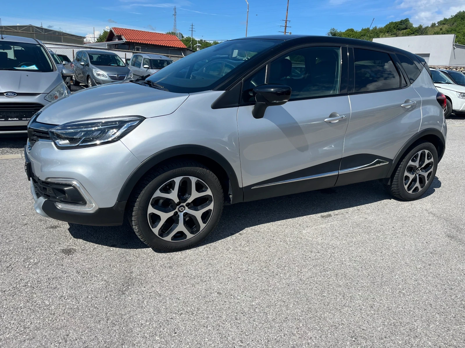 Renault Captur, снимка 3 - Автомобили и джипове - 55140803