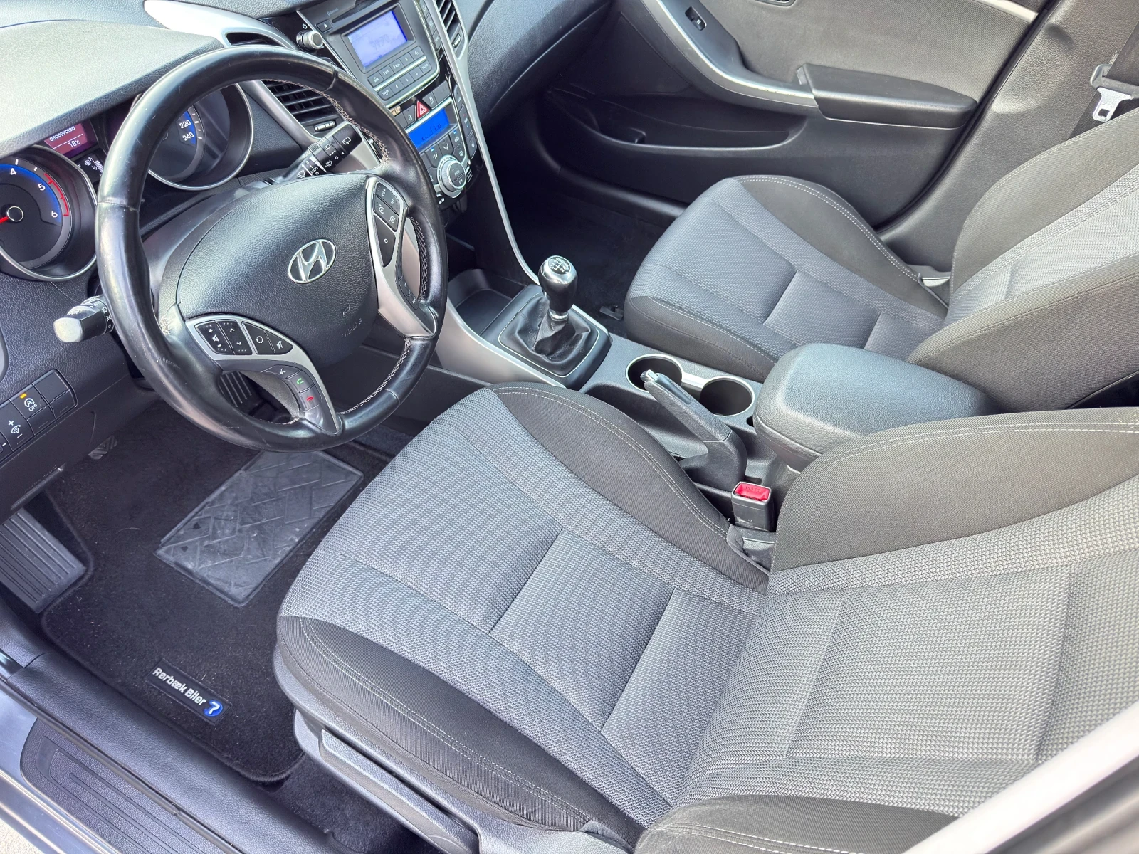 Hyundai I30 1.6CRDI 110кс/Климатроник/Подгрев, снимка 10 - Автомобили и джипове - 55180349