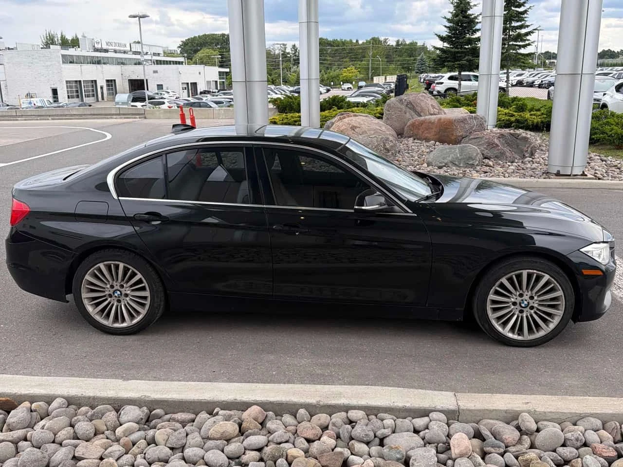 BMW 328 i xDrive/ПОДГРЕВИ/ШИБИДАХ/АВТОФИНАНСИРАНЕ, снимка 4 - Автомобили и джипове - 55184036
