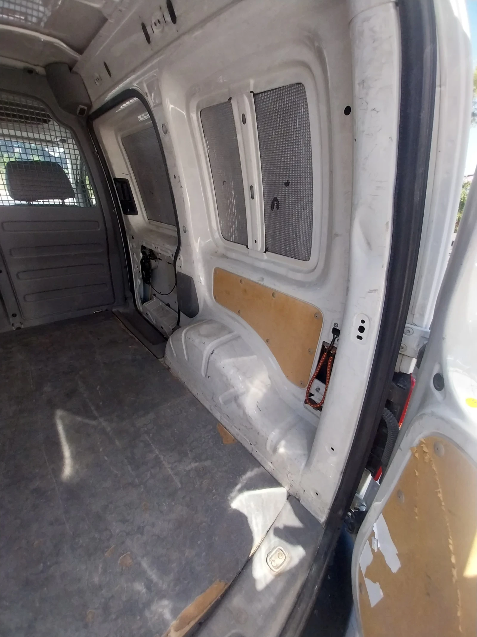 VW Caddy 1.9 105, снимка 8 - Автомобили и джипове - 55211251