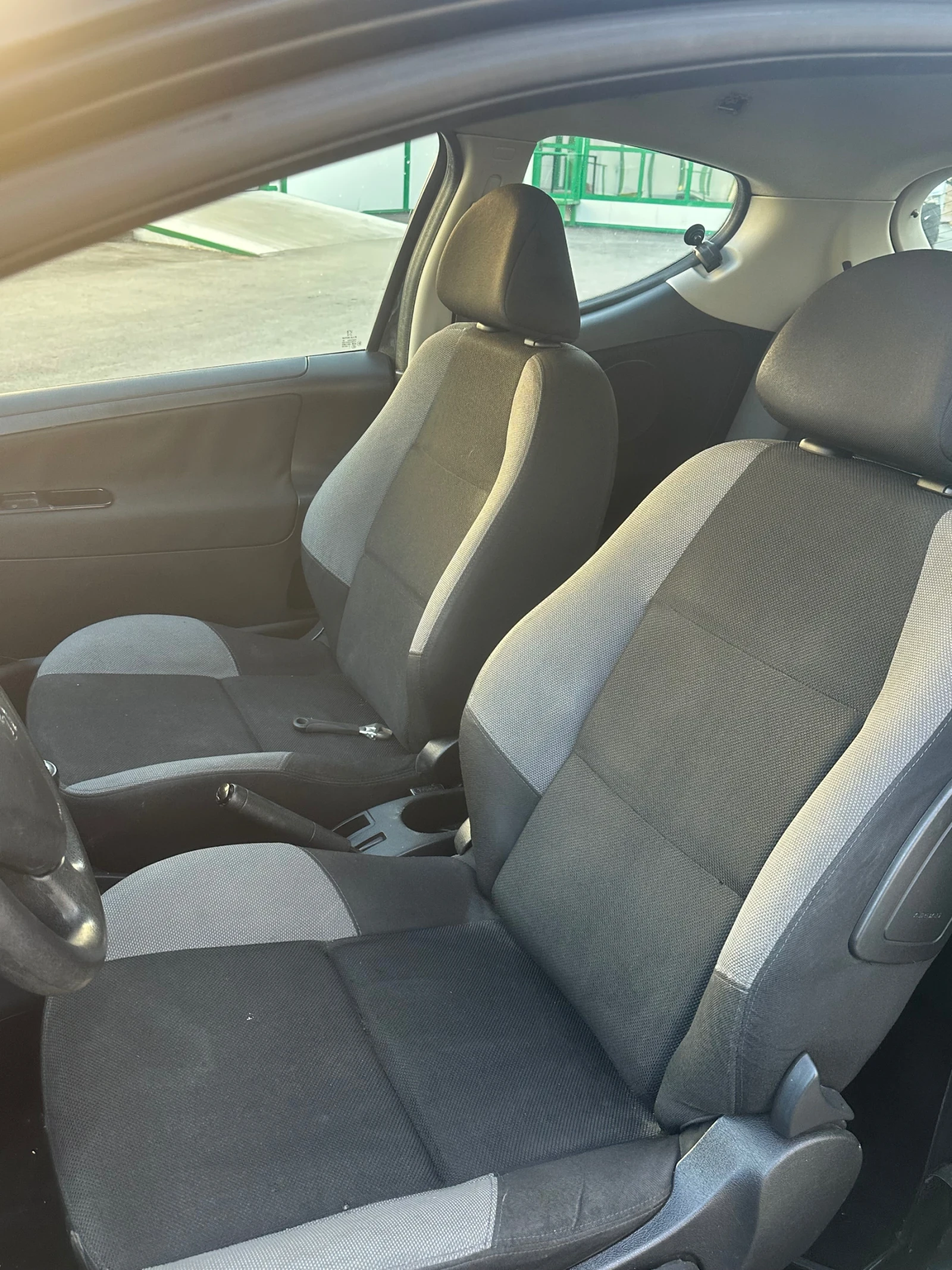 Peugeot 207 1.6 HDI, снимка 11 - Автомобили и джипове - 55228428