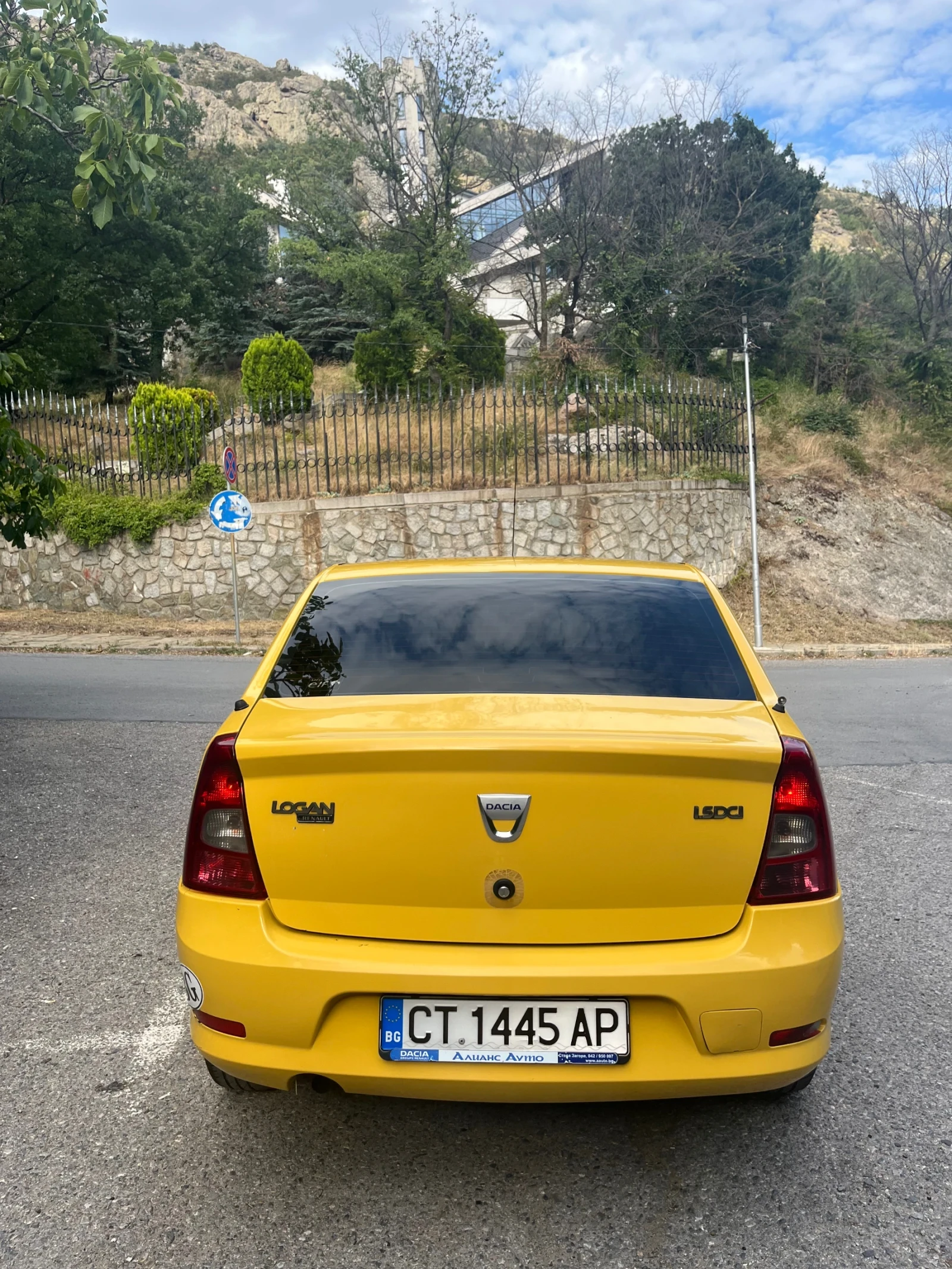 Dacia Logan, снимка 5 - Автомобили и джипове - 55403010