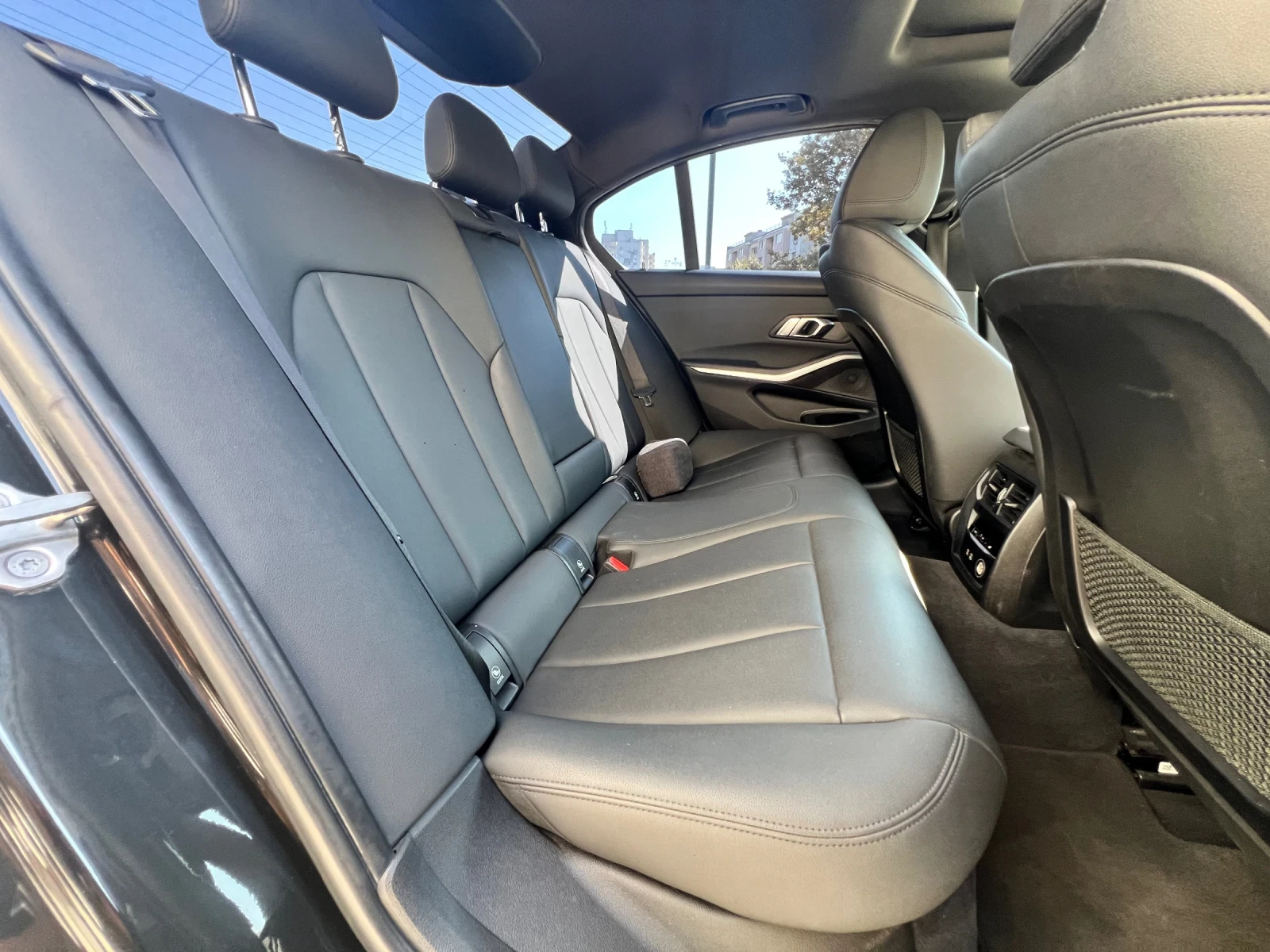 BMW 330 BMW 330i G20 Shadow Edition | 2019 | 258 к.с. , снимка 11 - Автомобили и джипове - 56233283
