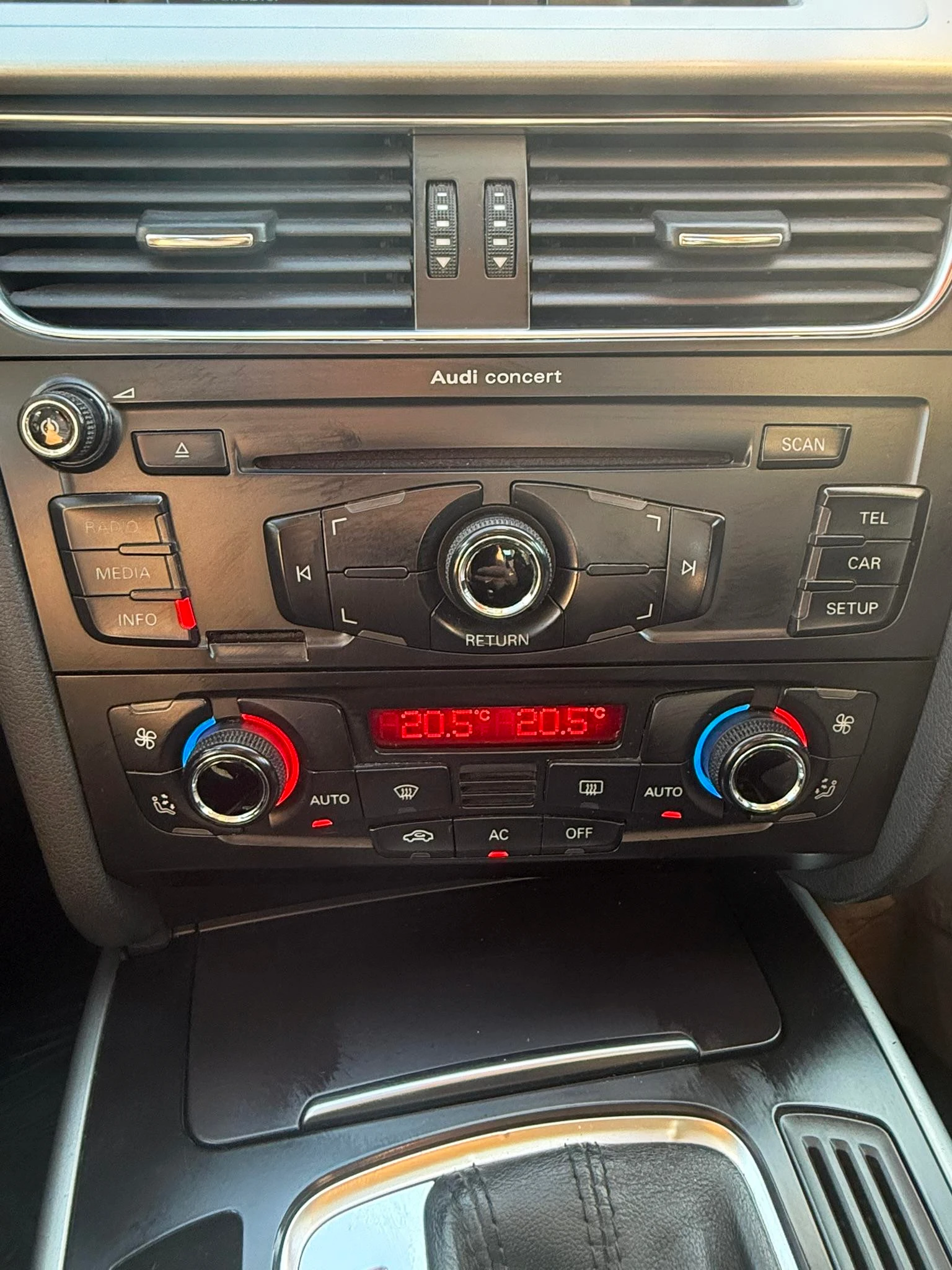 Audi A4 B8 8K 1.8 TFSI Multitronic, снимка 13 - Автомобили и джипове - 56452027