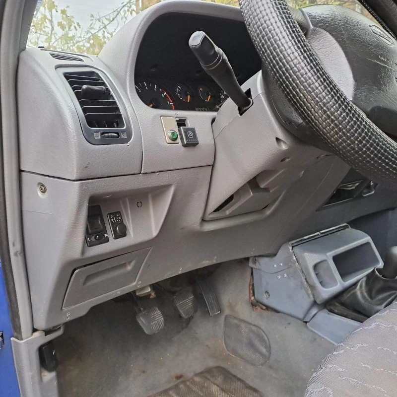 Nissan Terrano, снимка 10 - Автомобили и джипове - 47492897