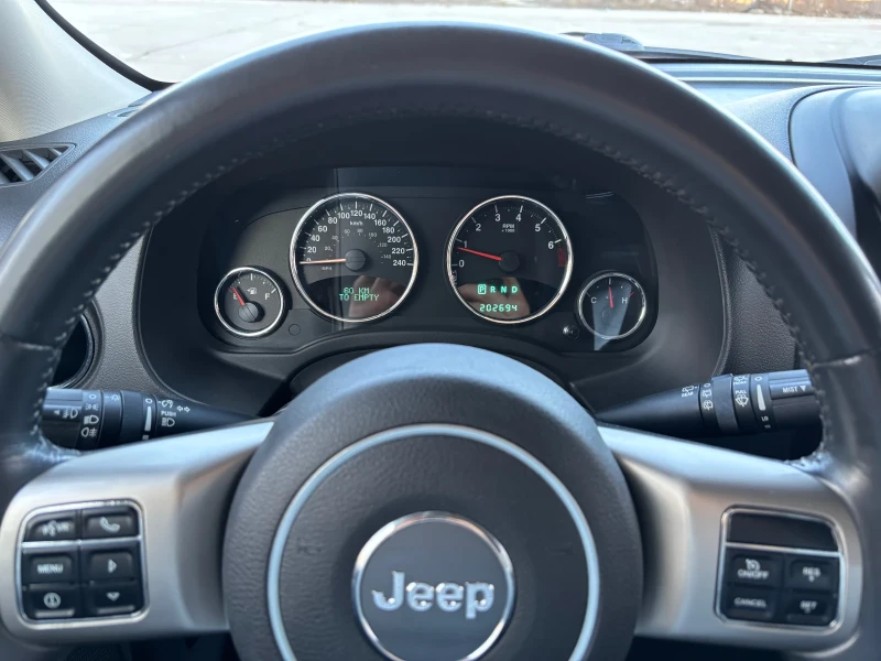 Jeep Patriot 2.4i AUTOMATIC 4x4, снимка 14 - Автомобили и джипове - 49380747