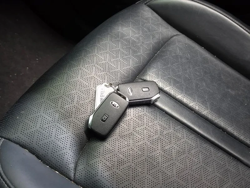 Kia Sorento DIESEL 2.2 2WD TRENDY, снимка 15 - Автомобили и джипове - 55122461