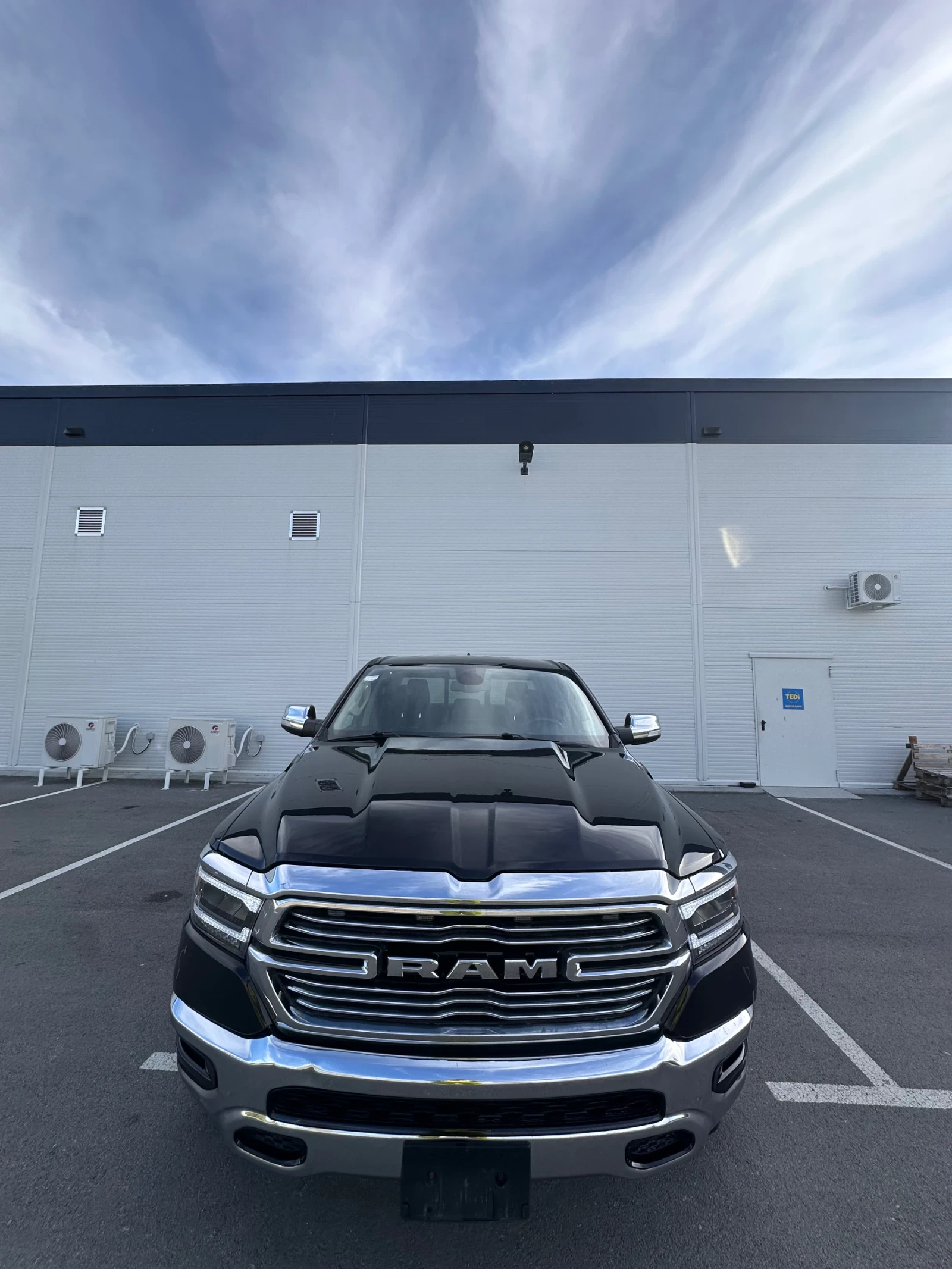 Dodge RAM 1500 5.7 HEMI 4x4 LARAMIE