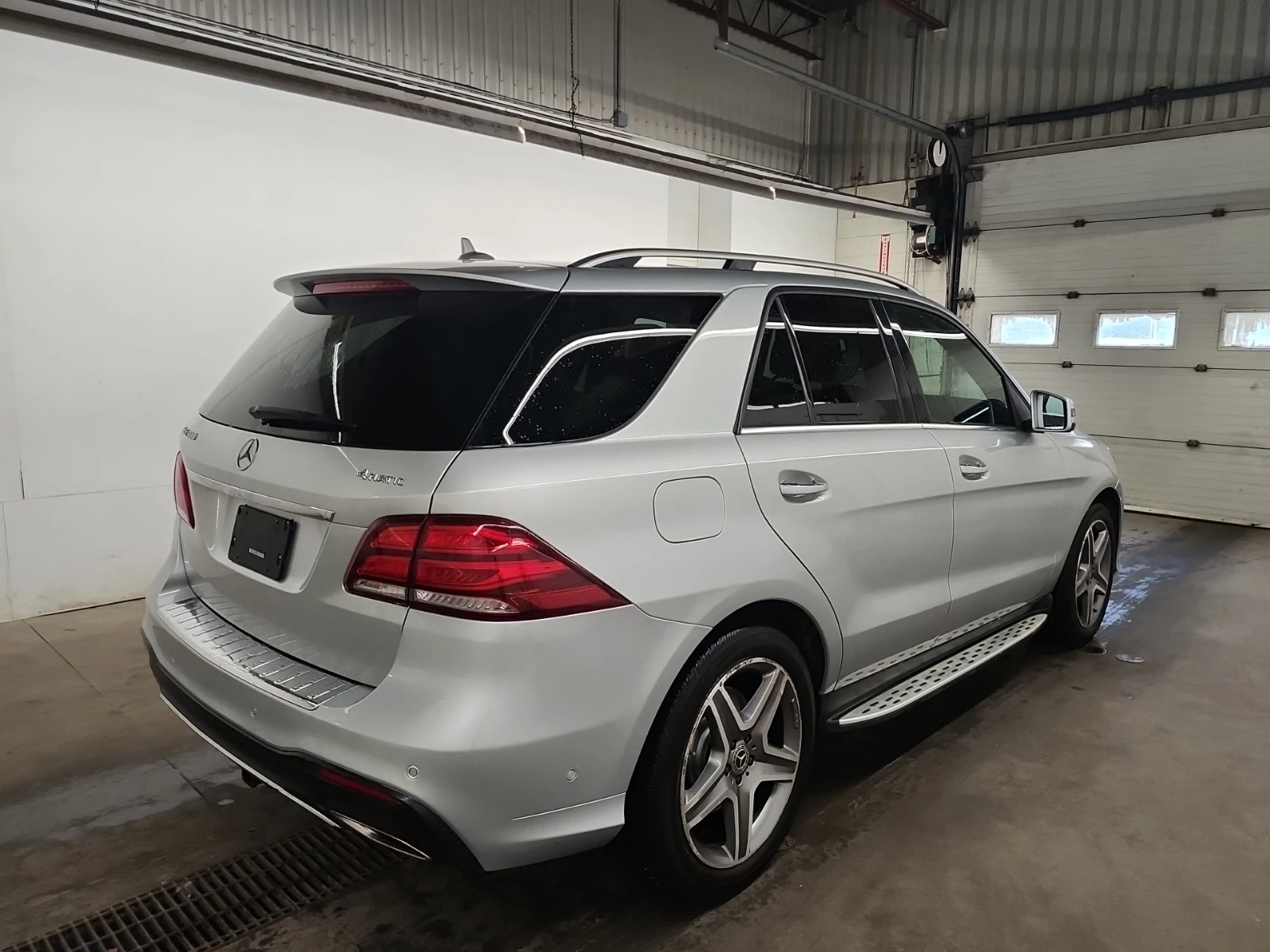 Mercedes-Benz GLE 400  | DISTRONIC | 360 | PANO | ДВА КЛЮЧА , снимка 4 - Автомобили и джипове - 54973726