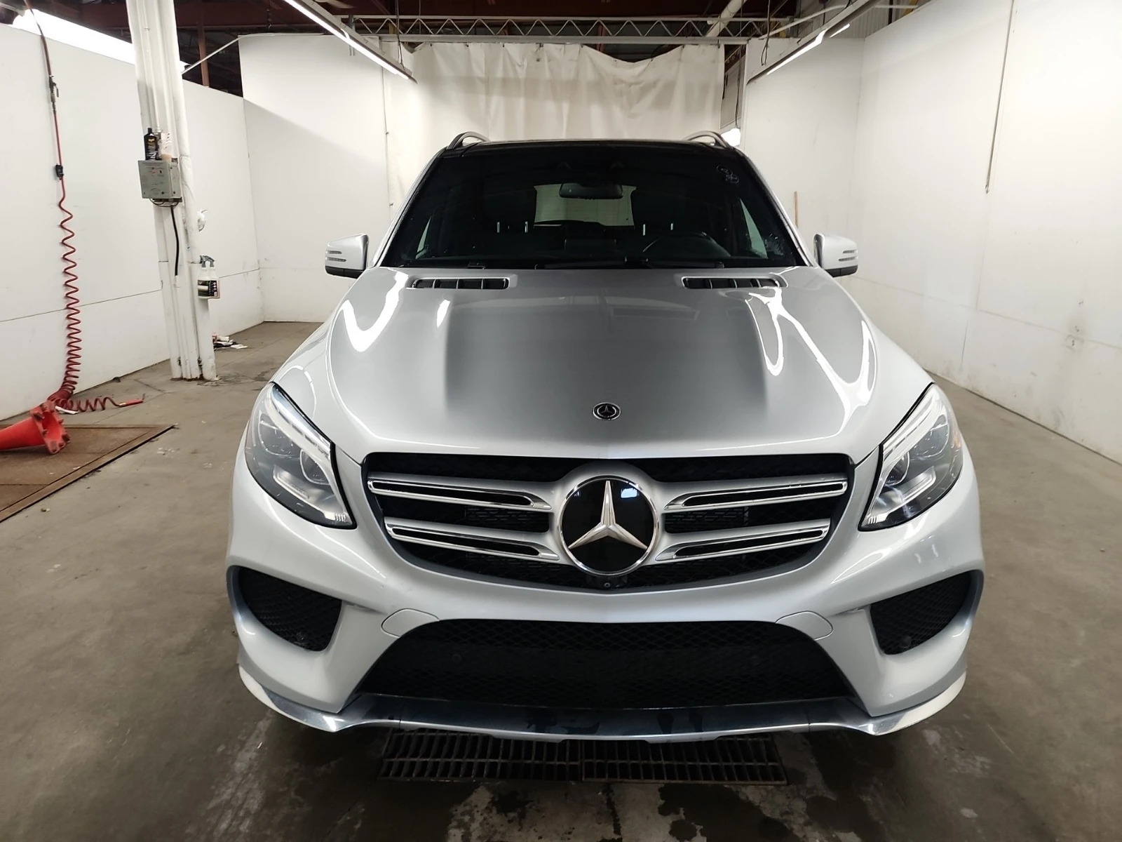 Mercedes-Benz GLE 400  | DISTRONIC | 360 | PANO | ДВА КЛЮЧА , снимка 2 - Автомобили и джипове - 54973726