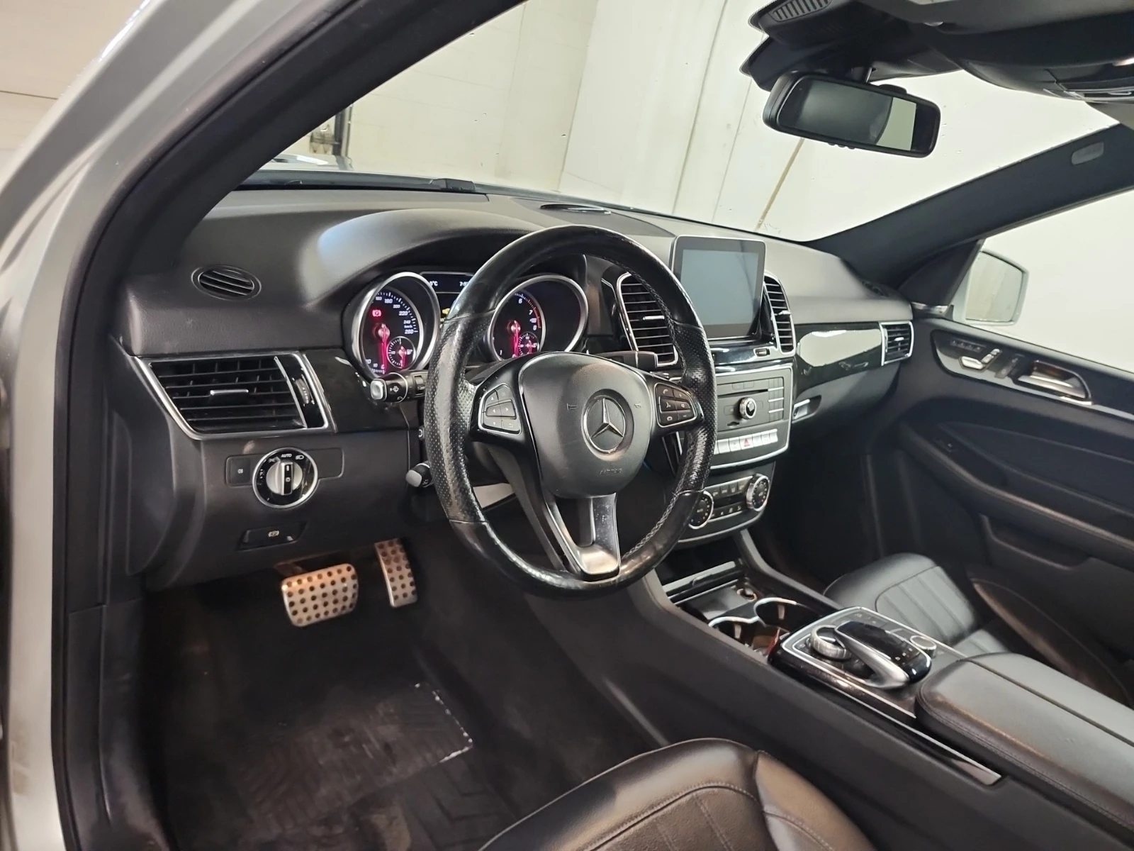 Mercedes-Benz GLE 400  | DISTRONIC | 360 | PANO | ДВА КЛЮЧА , снимка 9 - Автомобили и джипове - 54973726