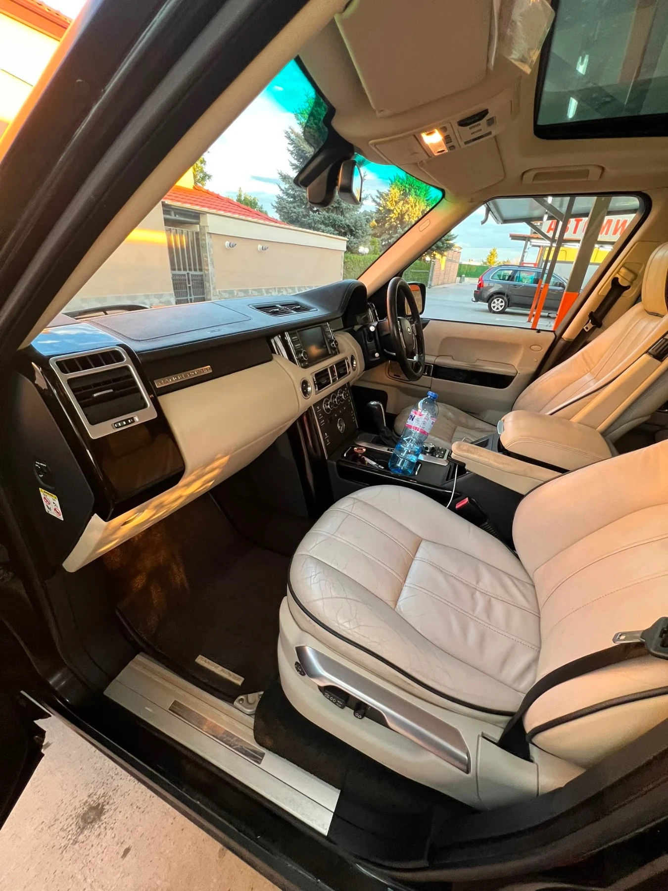 Land Rover Range rover Нов внос всички екстри, снимка 9 - Автомобили и джипове - 55227500