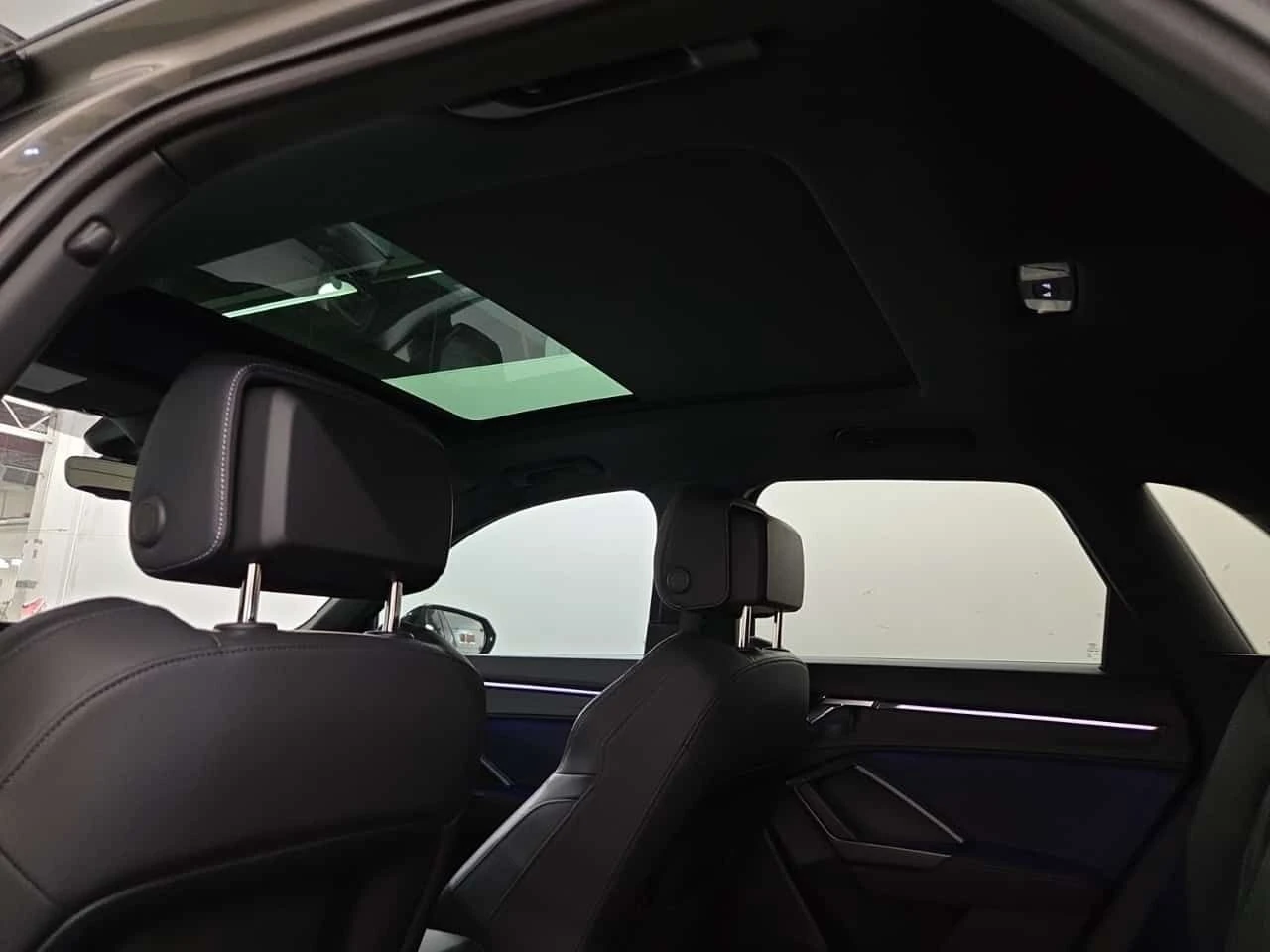 Audi Q3 Progressiv/ПАНОРАМА/ДИСТРОНИК, снимка 13 - Автомобили и джипове - 55362034