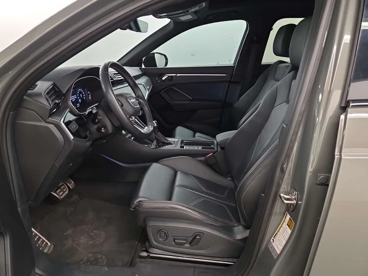 Audi Q3 Progressiv/ПАНОРАМА/ДИСТРОНИК, снимка 8 - Автомобили и джипове - 55362034