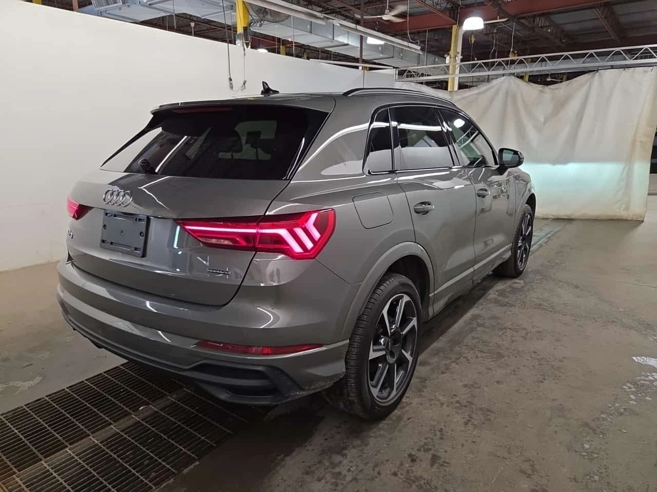 Audi Q3 Progressiv/ПАНОРАМА/ДИСТРОНИК, снимка 4 - Автомобили и джипове - 55362034