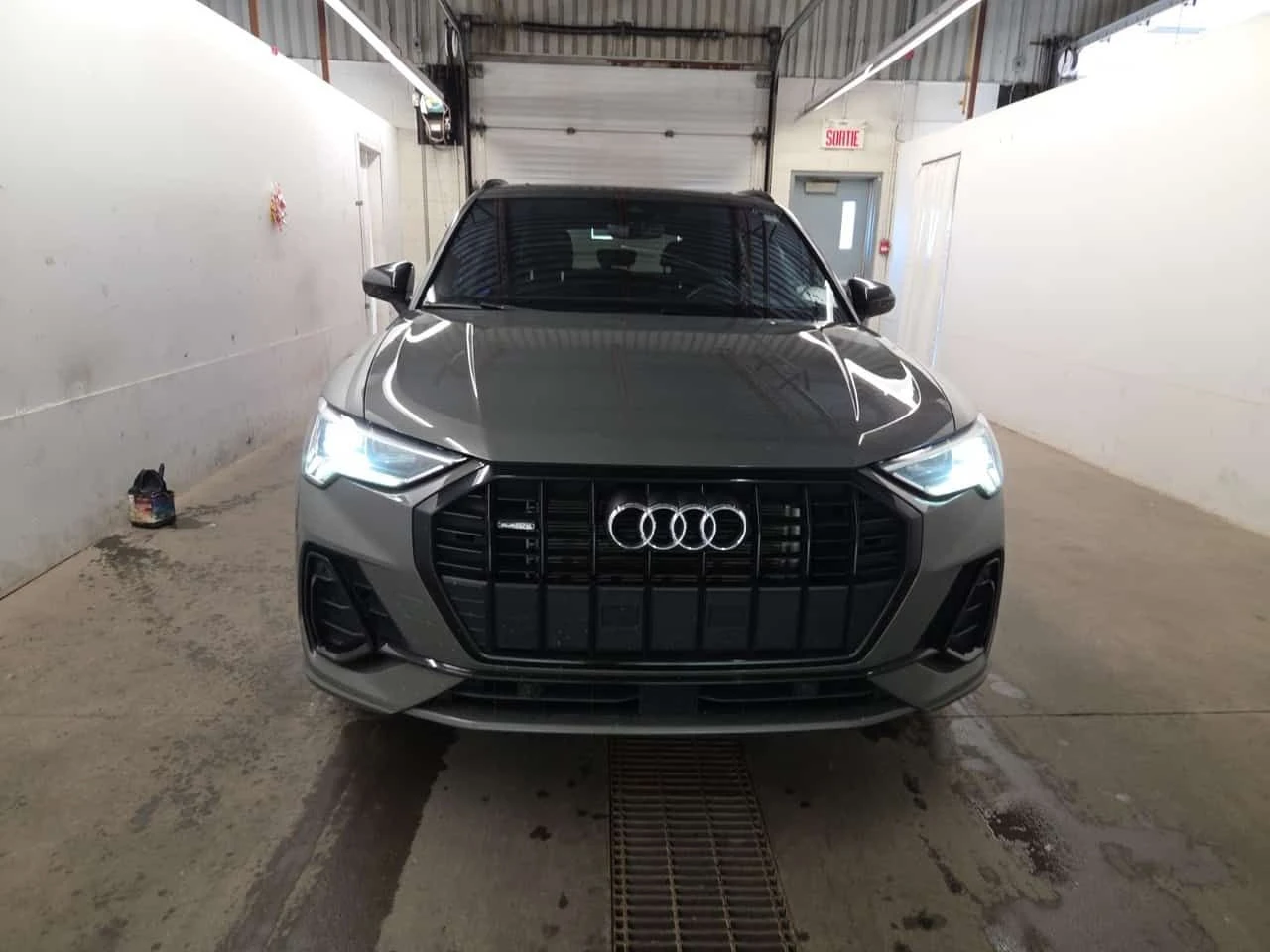 Audi Q3 Progressiv/ПАНОРАМА/ДИСТРОНИК, снимка 2 - Автомобили и джипове - 55362034