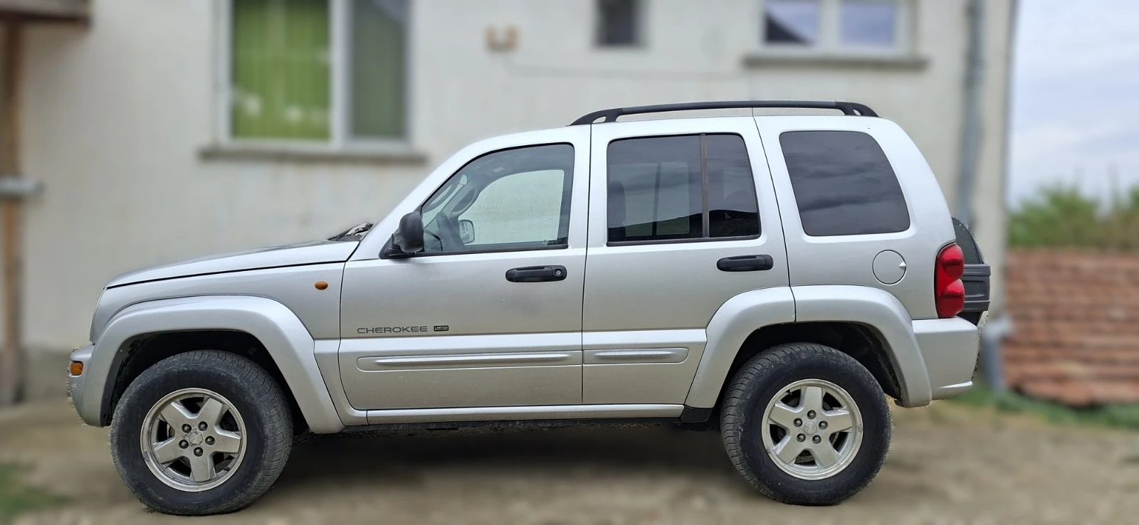 Jeep Cherokee, снимка 3 - Автомобили и джипове - 56234360
