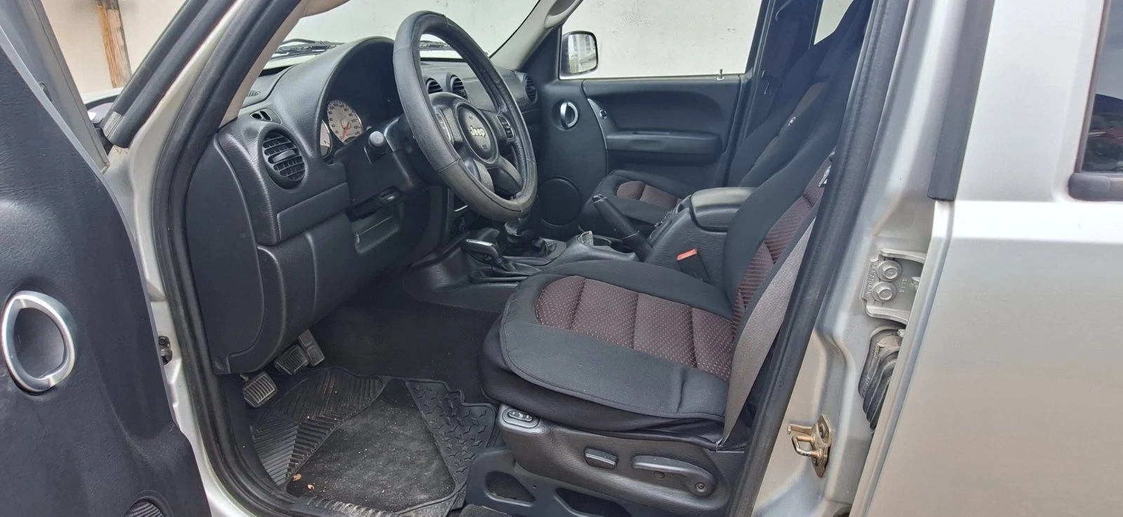 Jeep Cherokee, снимка 8 - Автомобили и джипове - 56234360