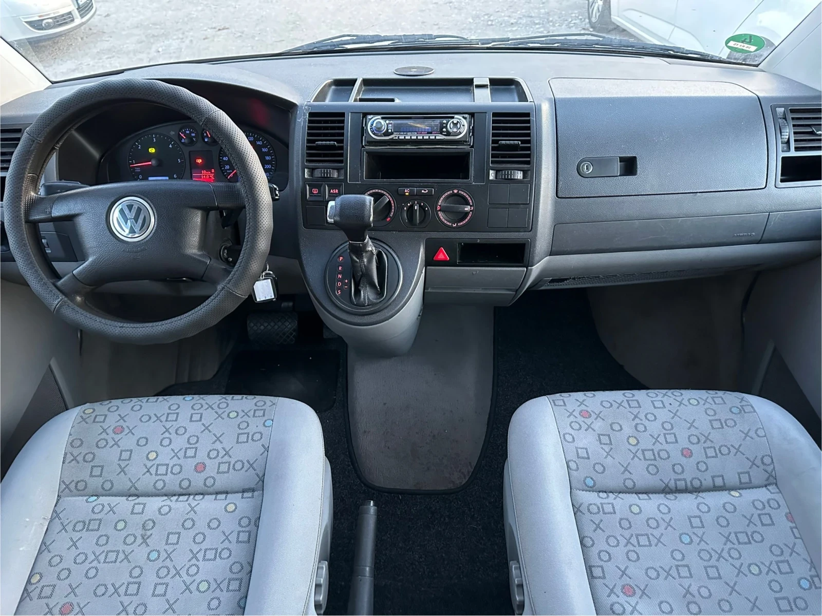 VW Transporter T5 2.5 TDI АВТОМАТ 6 СК. - изображение 9