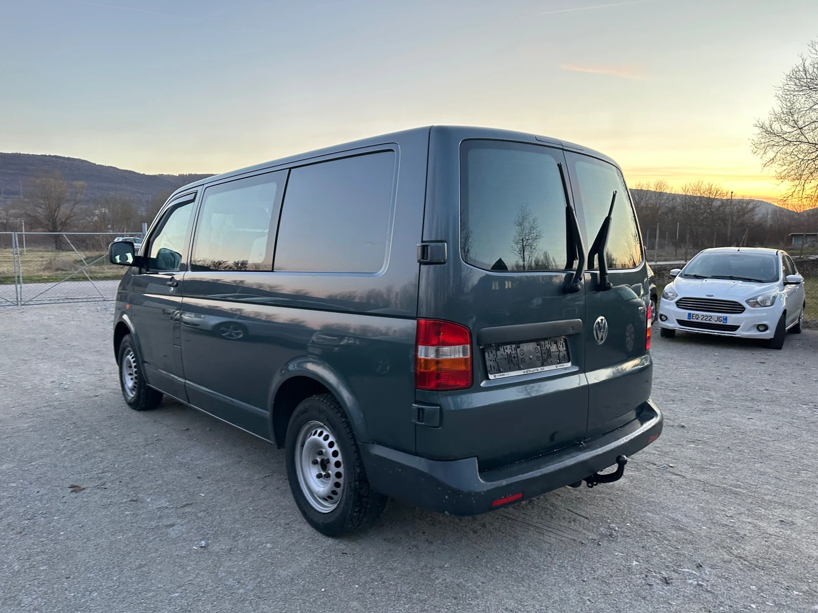 VW Transporter T5 2.5 TDI АВТОМАТ 6 СК. - изображение 5