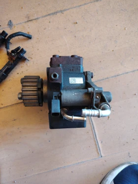 03L130755H помпа високо налягане 1.6тди CAY, снимка 1