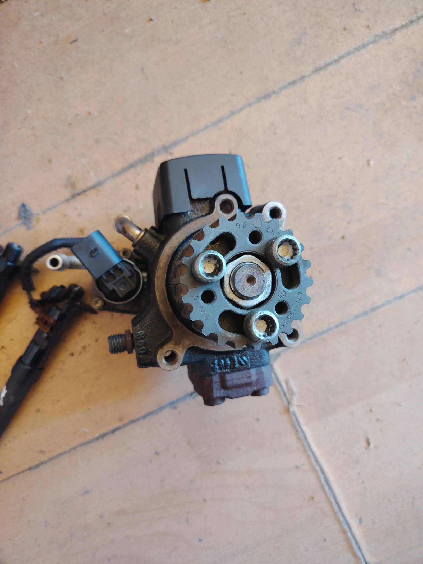 03L130755H помпа високо налягане 1.6тди CAY, снимка 3 - Части - 56252313