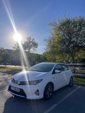 Toyota Auris  Hybrid 1.8 Automatic /Обслужвана /Камера, снимка 2