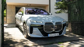 BMW 740 Гаранция до 2028, 32 инча телевизор, снимка 2