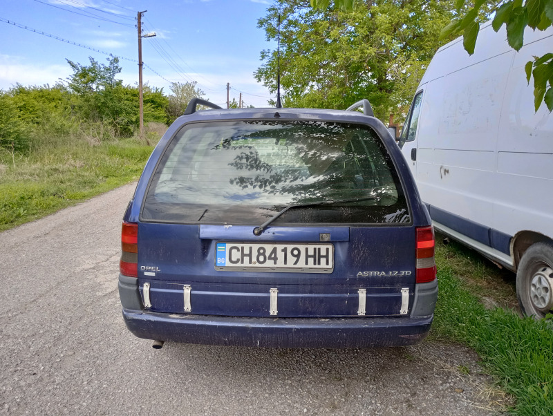 Opel Astra 1.7, снимка 4 - Автомобили и джипове - 45701251