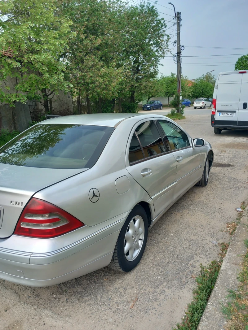 Mercedes-Benz C 220, снимка 3 - Автомобили и джипове - 47344273