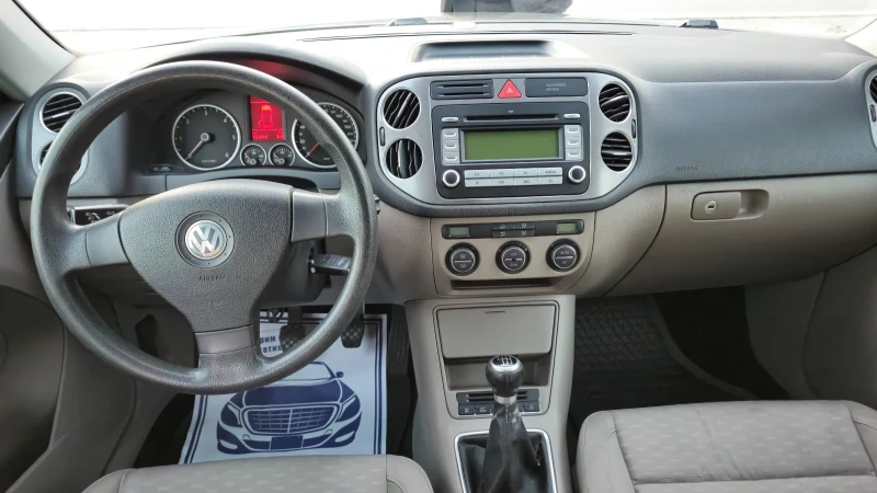 VW Tiguan 2.0, снимка 13 - Автомобили и джипове - 49185795