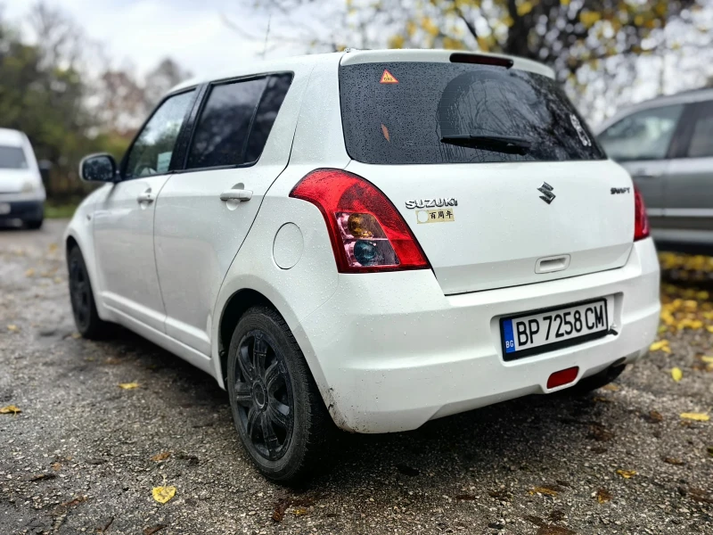 Suzuki Swift 1.3i 16V, снимка 4 - Автомобили и джипове - 52376424