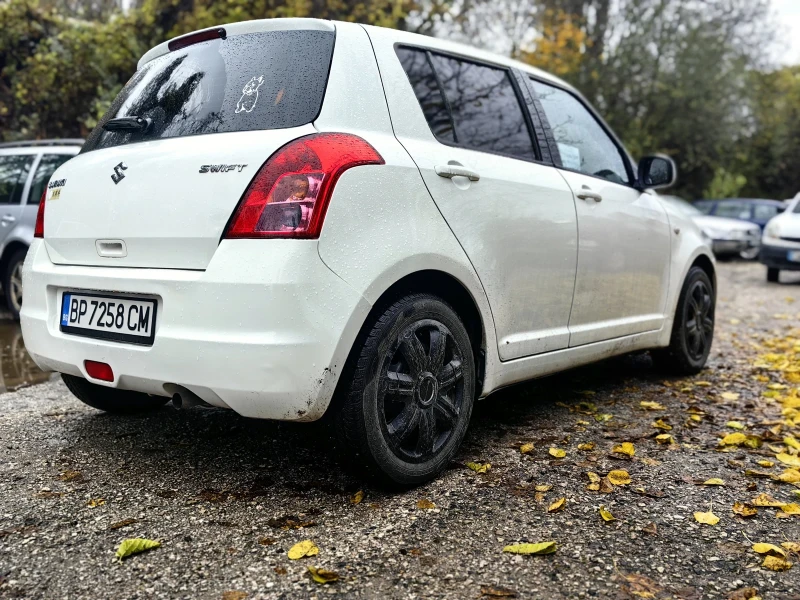 Suzuki Swift 1.3i 16V, снимка 5 - Автомобили и джипове - 52376424