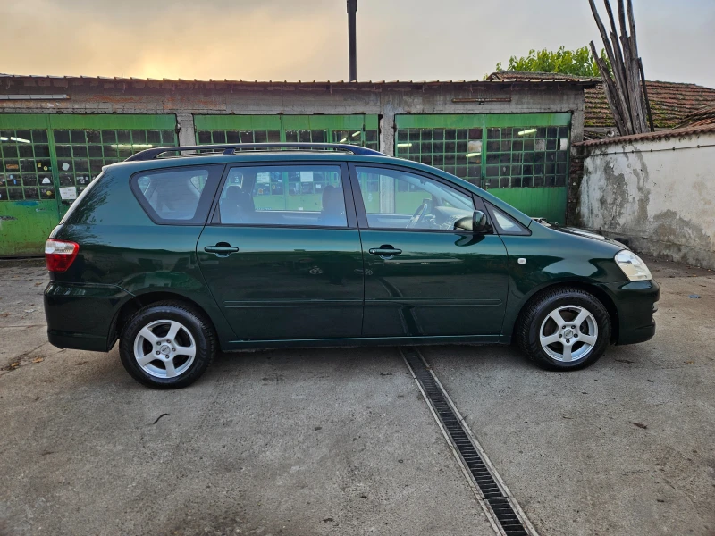 Toyota Avensis verso 2.0 D4D, снимка 9 - Автомобили и джипове - 52414948