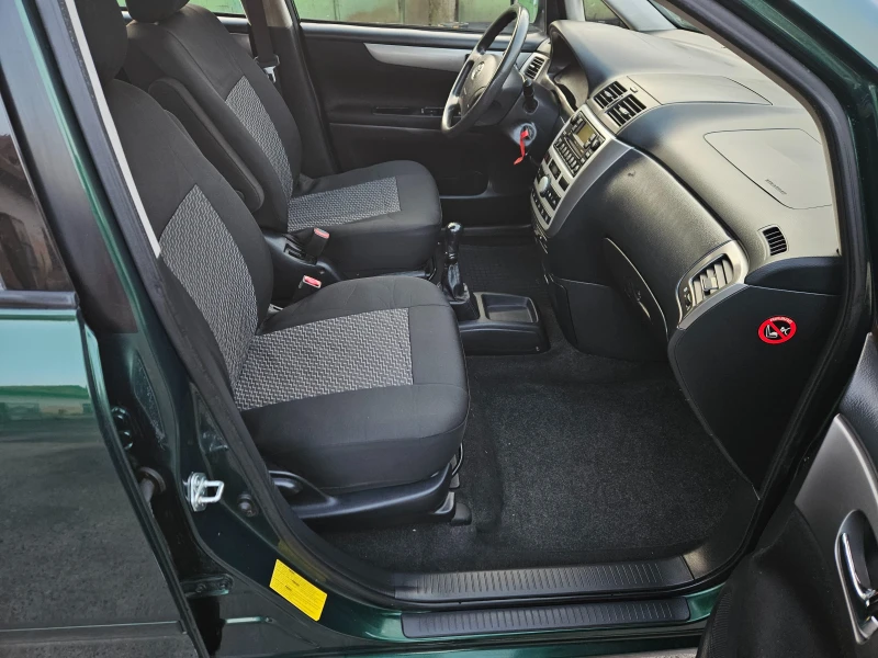 Toyota Avensis verso 2.0 D4D, снимка 12 - Автомобили и джипове - 52414948