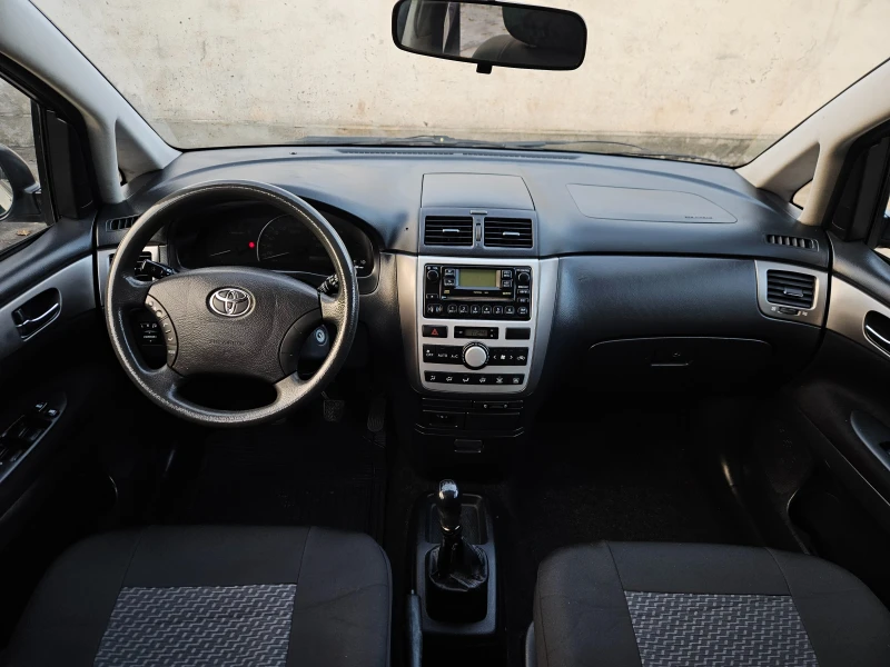 Toyota Avensis verso 2.0 D4D, снимка 15 - Автомобили и джипове - 52414948