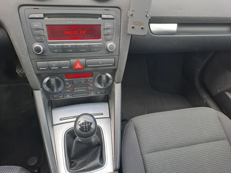 Audi A3 1, 6i, 102кс, КЛИМАТРОНИК, снимка 14 - Автомобили и джипове - 52639020