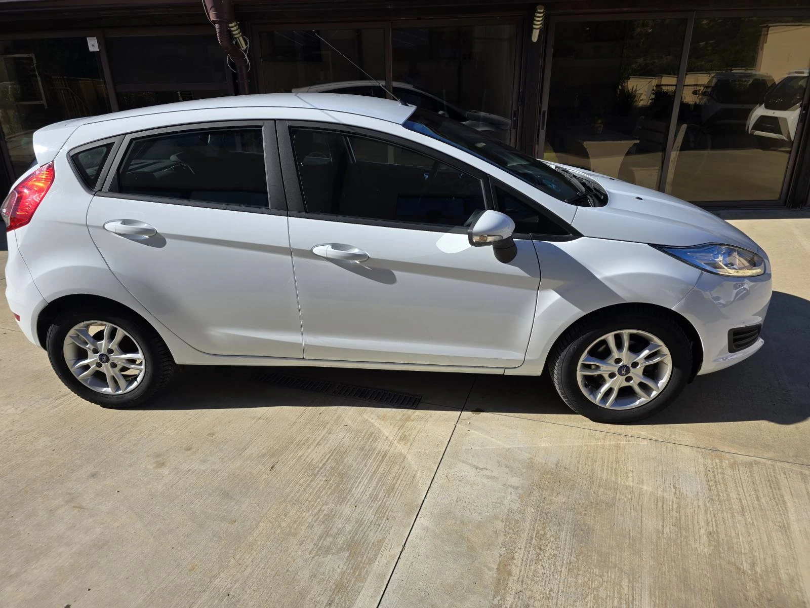 Ford Fiesta 1.0 EcoBoost Климатик| Джанти| LED - изображение 4
