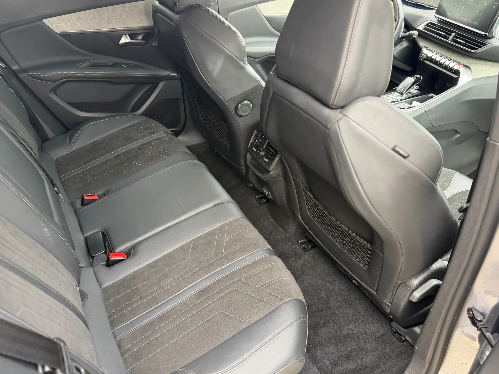 Peugeot 3008 1.5HDI GT-LINE* Night Vision* 360 Camera* , снимка 10 - Автомобили и джипове - 53360490