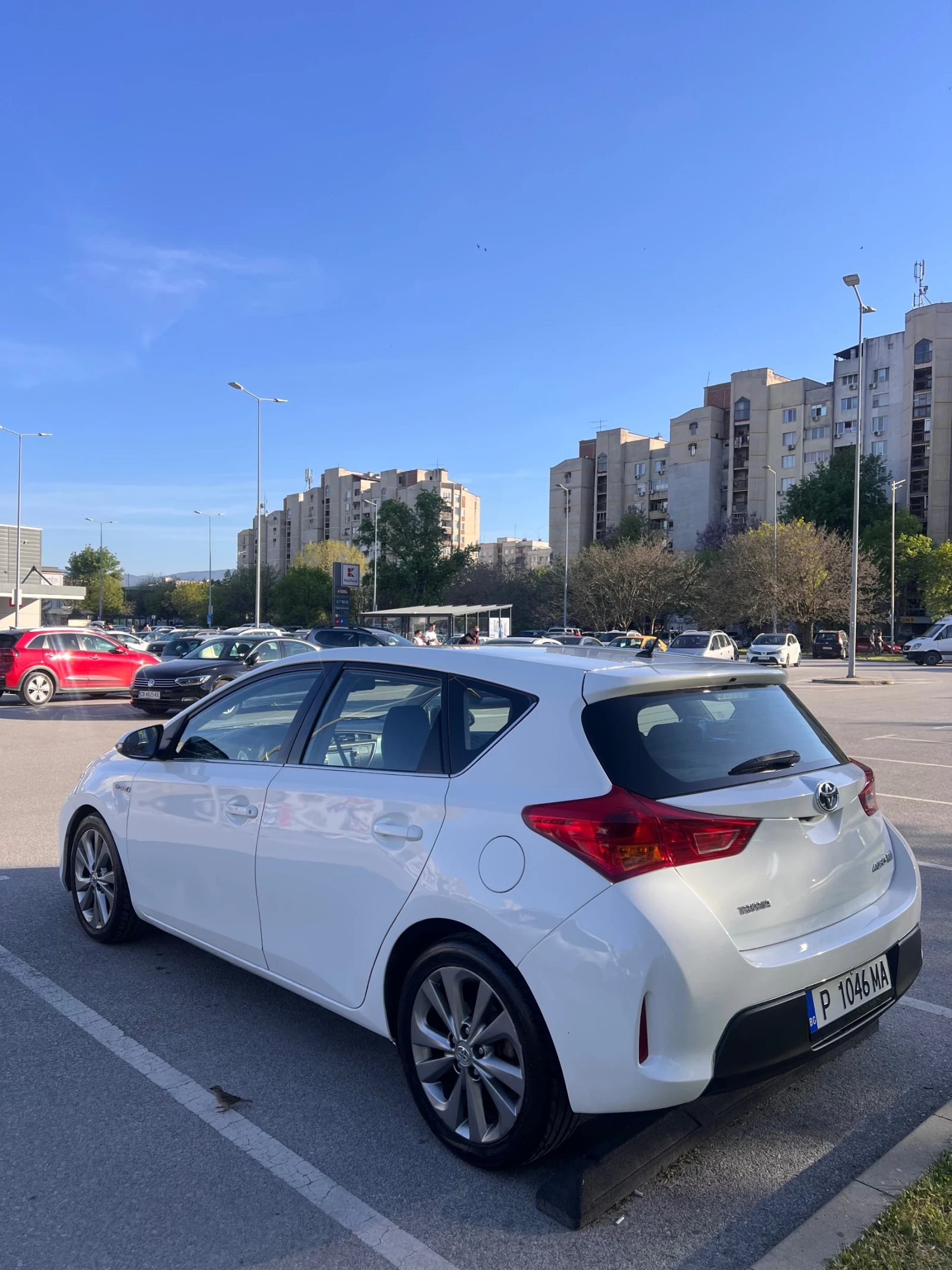 Toyota Auris  Hybrid 1.8 Automatic /Обслужвана /Камера, снимка 4 - Автомобили и джипове - 54305695