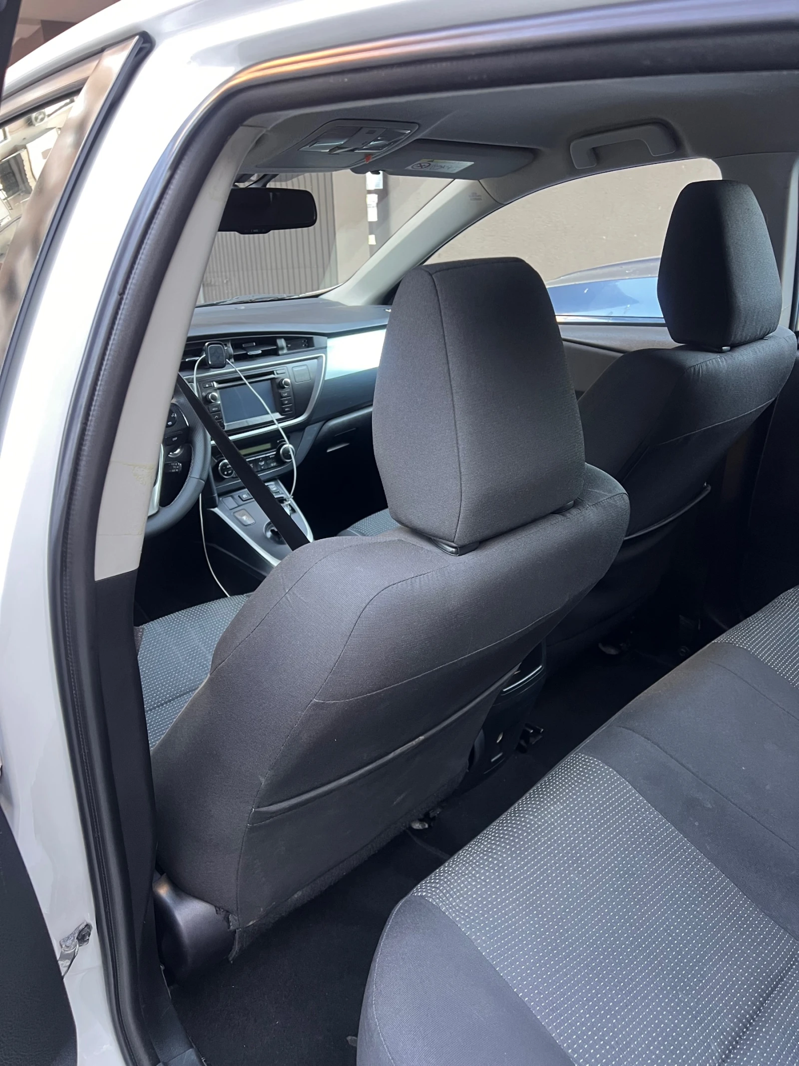 Toyota Auris  Hybrid 1.8 Automatic /Обслужвана /Камера, снимка 10 - Автомобили и джипове - 54305695