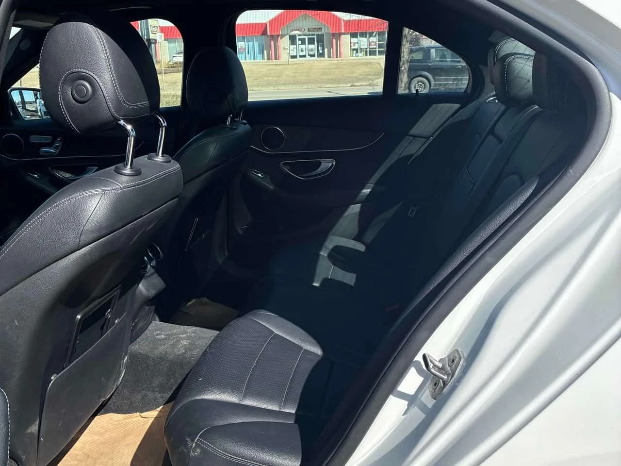 Mercedes-Benz C 300 /ПАНОРАМА/360 КАМЕРИ/ПОДГРЕВИ, снимка 10 - Автомобили и джипове - 54373030