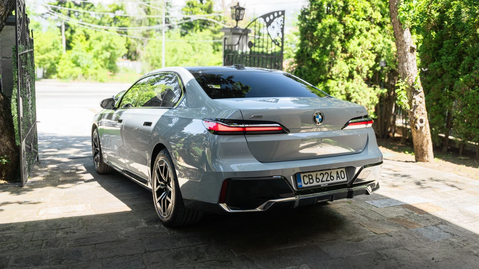 BMW 740 Гаранция до 2028, 32 инча телевизор, снимка 4 - Автомобили и джипове - 54443625