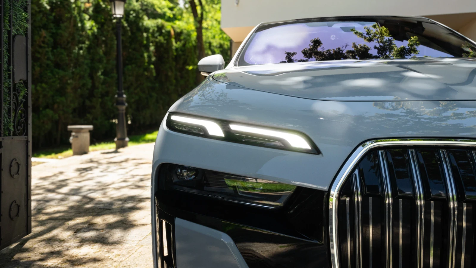 BMW 740 Гаранция до 2028, 32 инча телевизор, снимка 3 - Автомобили и джипове - 54443625